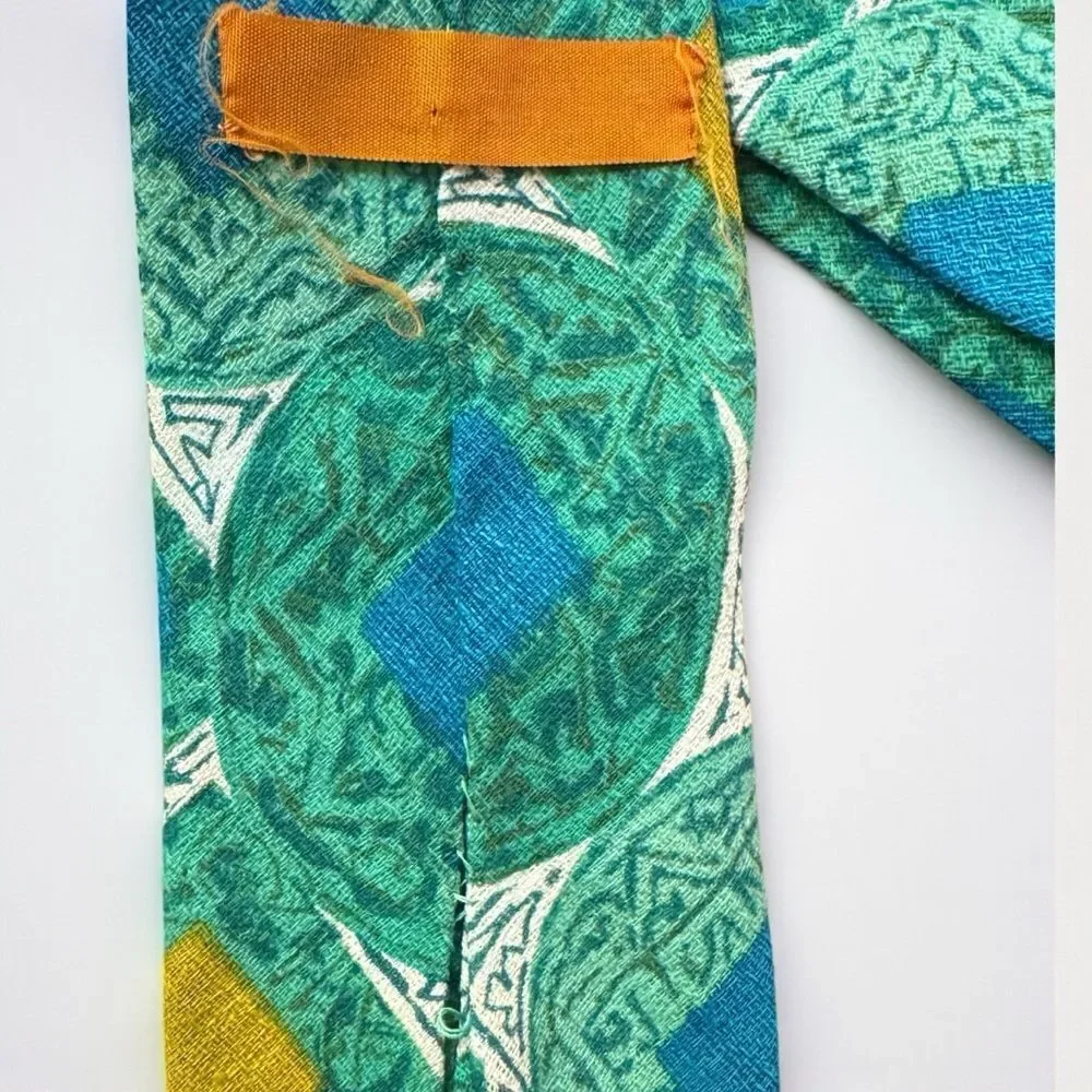 Vintage 60’s Mid Century Bright Polynesian Patterned Tie